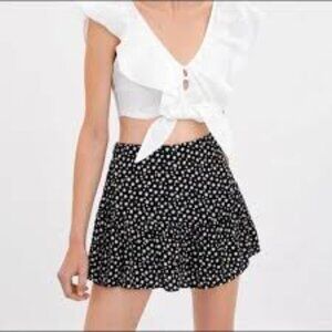 Zara Black and White Daisy Print Frill Hem Short A-Line Skort